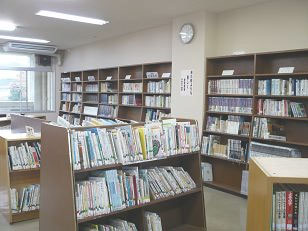 中央公民館 図書室内の写真